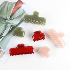 FidesAmor holding thick hair securely, deep teeth prevent slipping