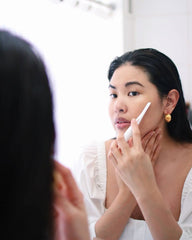 Close-up of Flawless dermaplane safety guard showing ridged protection for skin