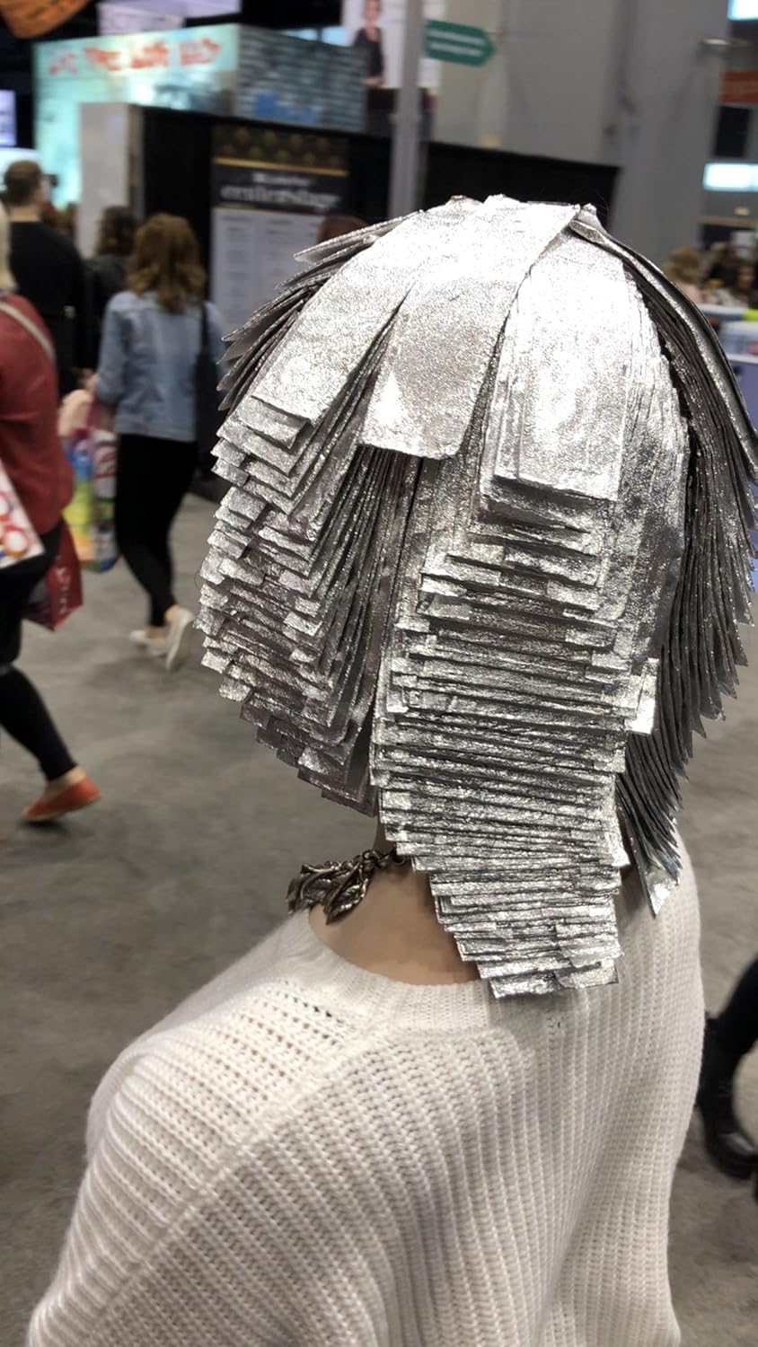 FRAMAR folded foil around hair section demonstrating secure wrap and clean seal