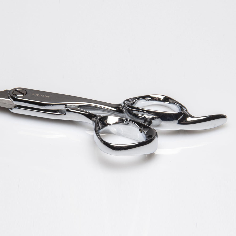 Fromm Explore beveled blade detail highlighting sharp edge for precise cutting control