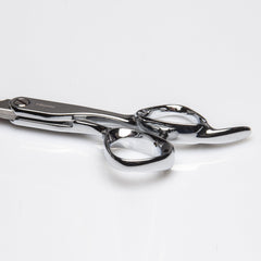 Fromm Explore beveled blade detail highlighting sharp edge for precise cutting control