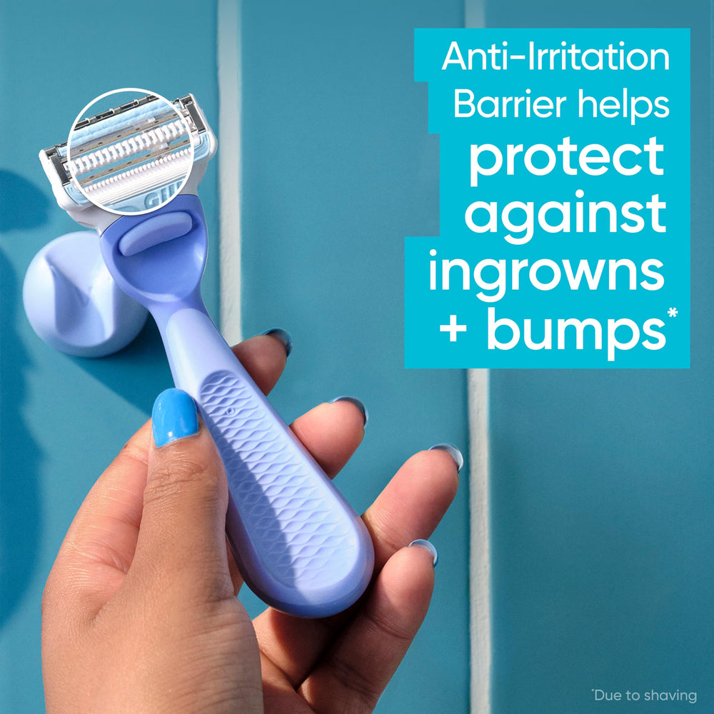 Gillette Venus close-up of blade edge for a precise, smooth shave