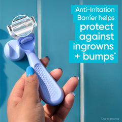 Gillette Venus close-up of blade edge for a precise, smooth shave