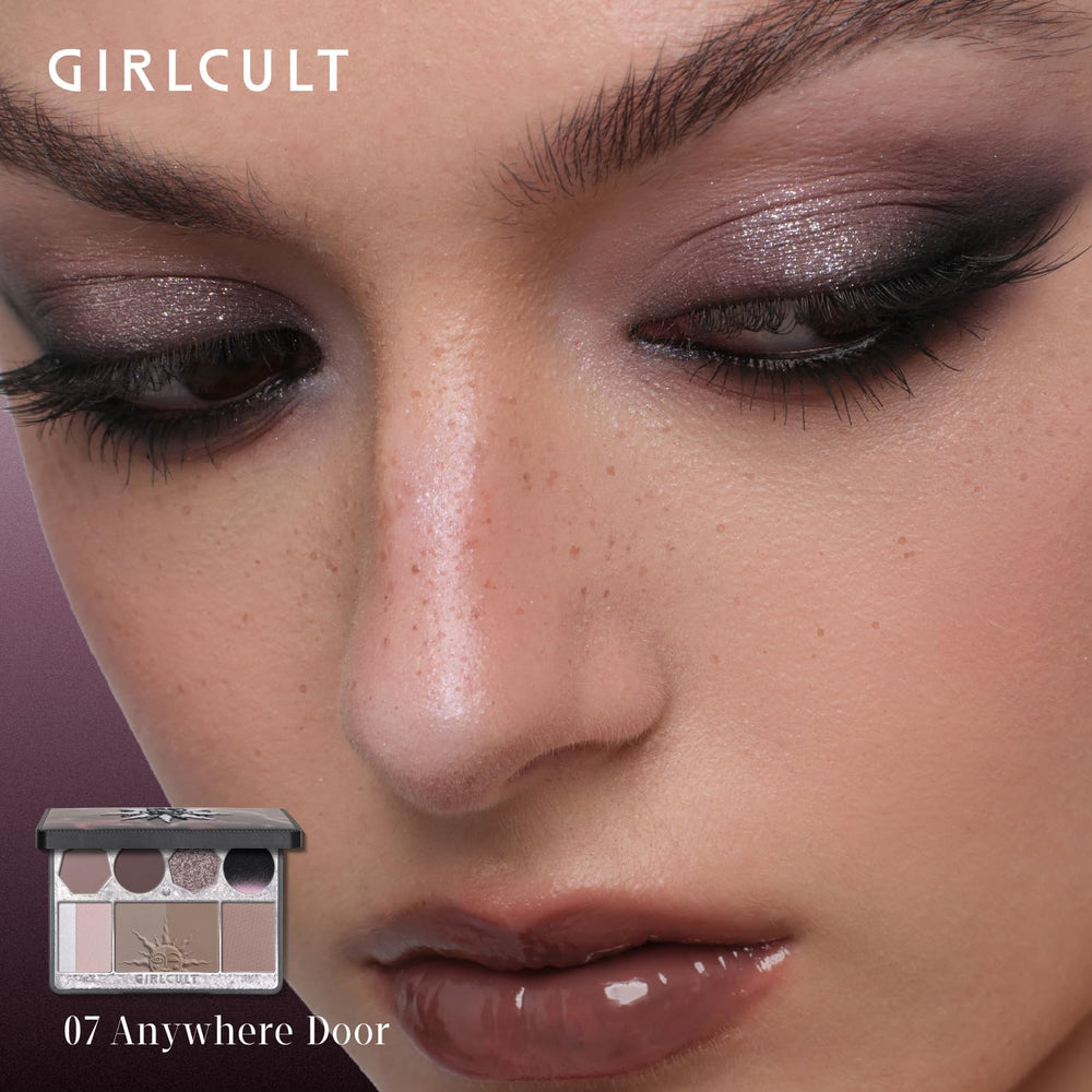 GIRLCULT shimmer swatch showing luminous pigment for added glow