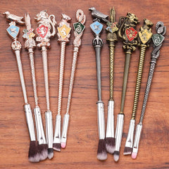 Hamowtux brushes neatly stored in velvet pouch for travel protection