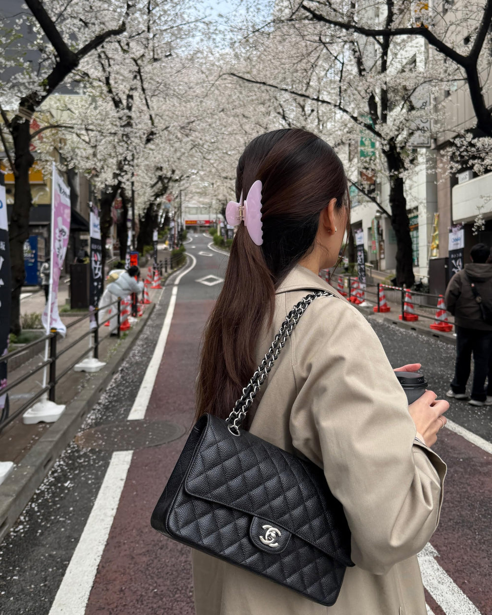 Hana Mia clip in long hair demo secures thick hair without pulling or discomfort