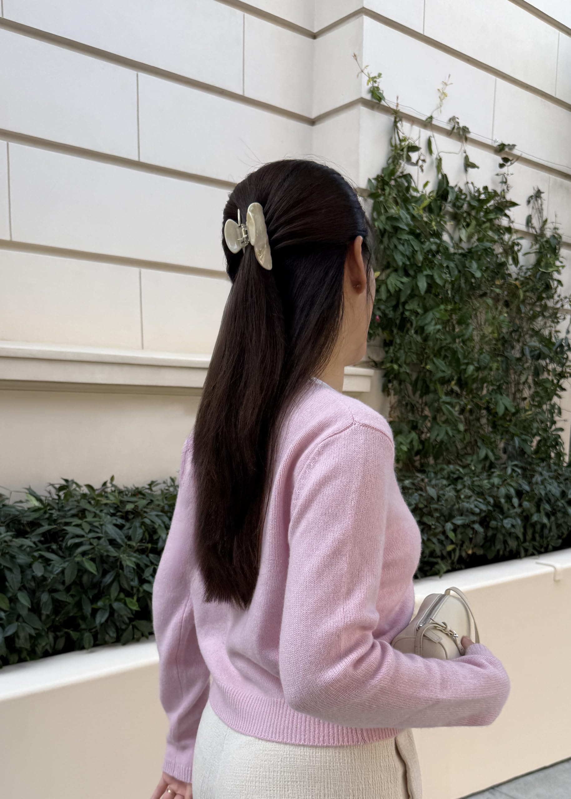 Hana Mia clip securing a half-up hairstyle, fast polished styling