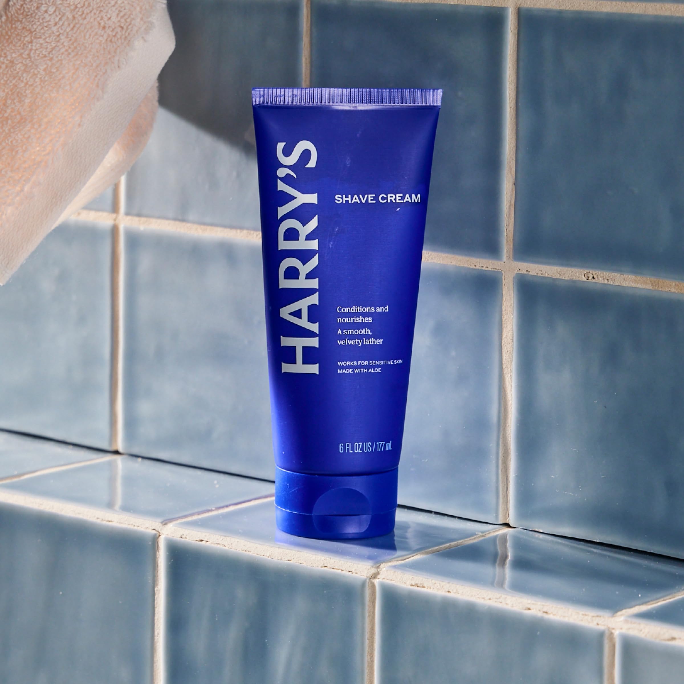 Harry's tube label close-up showing scent and clean ingredient benefits