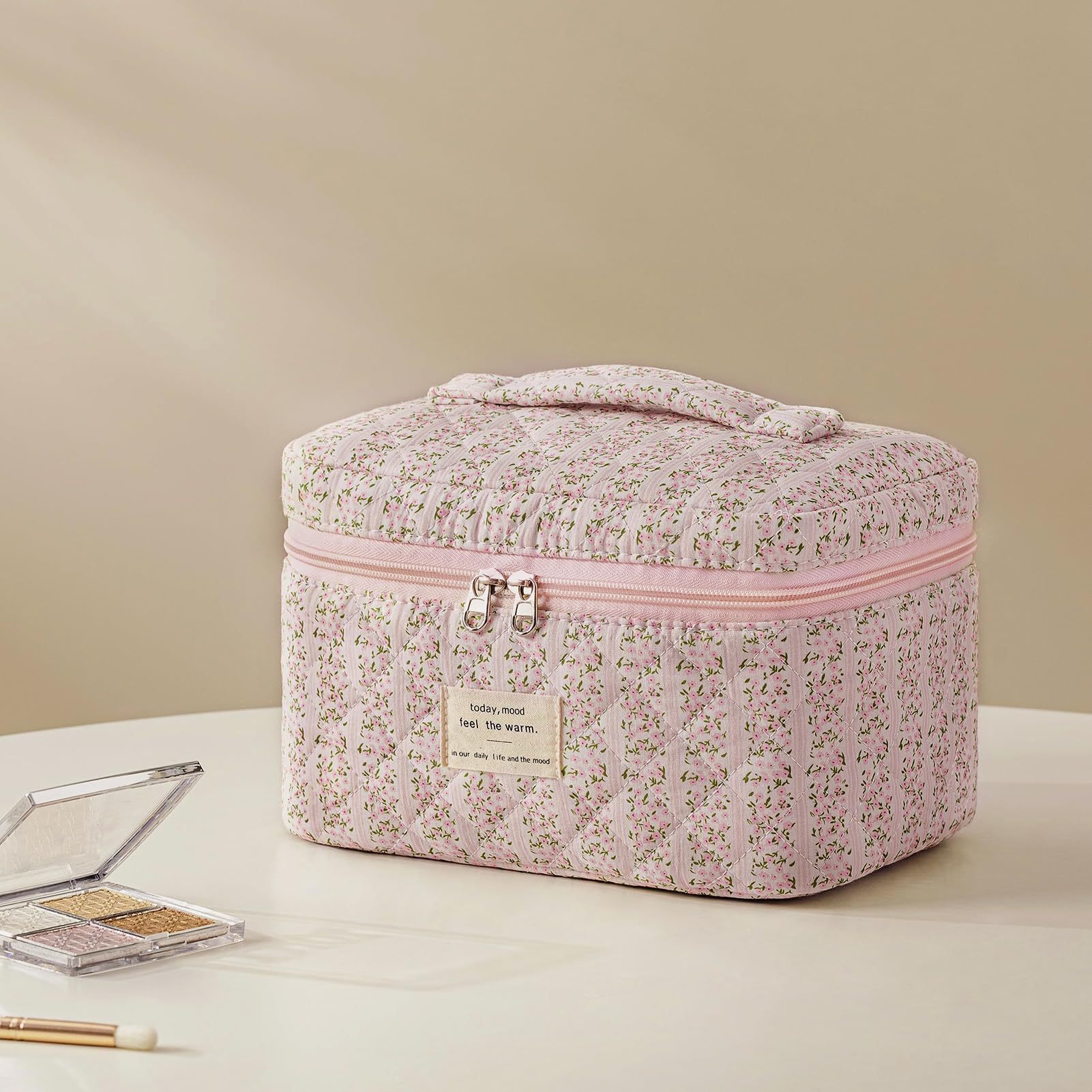 HBselect gold-plated zipper detail showing smooth closure and secure storage benefit