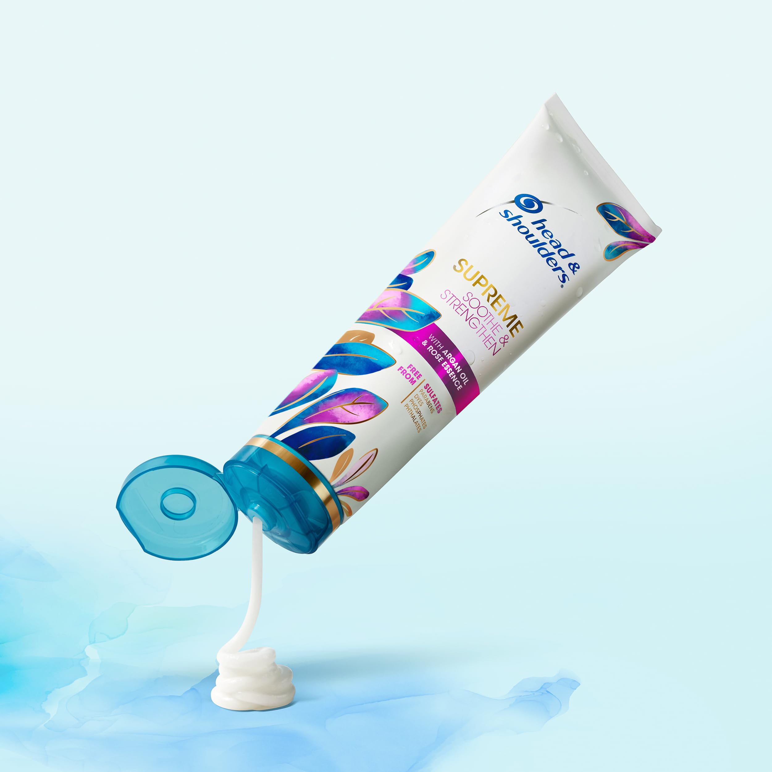 Head & Shoulders conditioner in hands rinsing to show smoothing hydration and frizz control