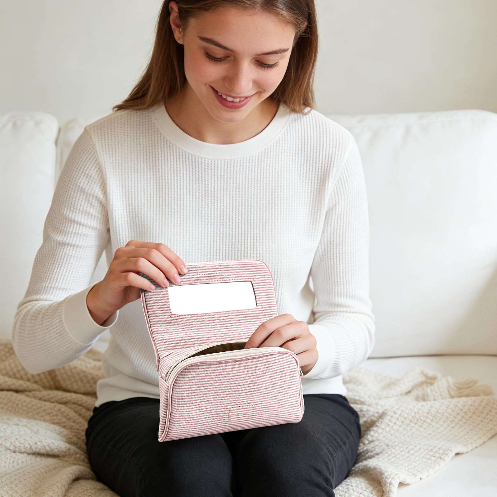 Hibilog inner mirror open on flap for quick makeup touch-ups and convenience