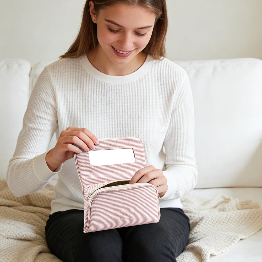 Hibilog inner mirror open on flap for quick makeup touch-ups and convenience