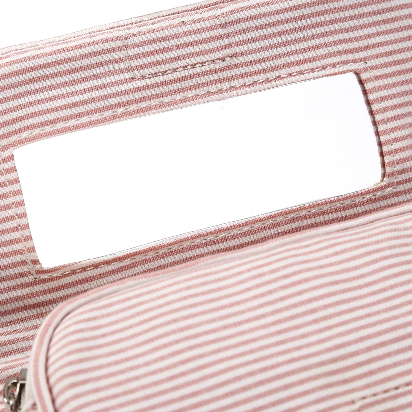 Hibilog waterproof nylon close-up showing durable fabric and easy-clean benefit
