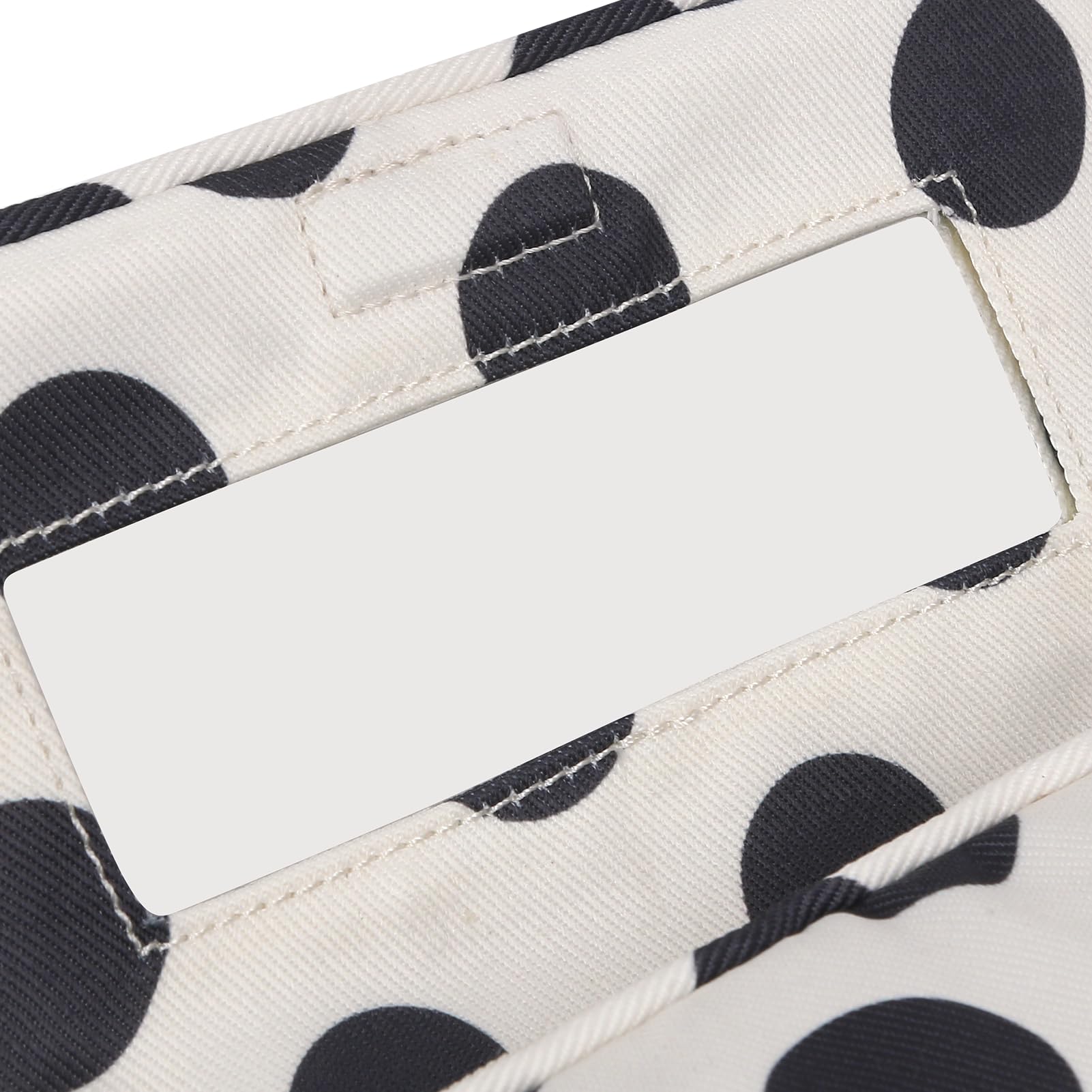 Hibilog waterproof nylon detail highlighting spill-resistant protection