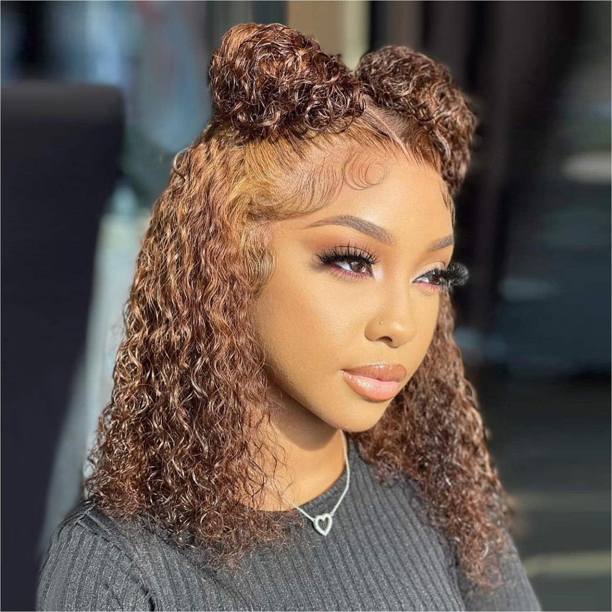 HIRIREMY front view curly bob showing realistic hairline and honey blonde ombre benefit natural look