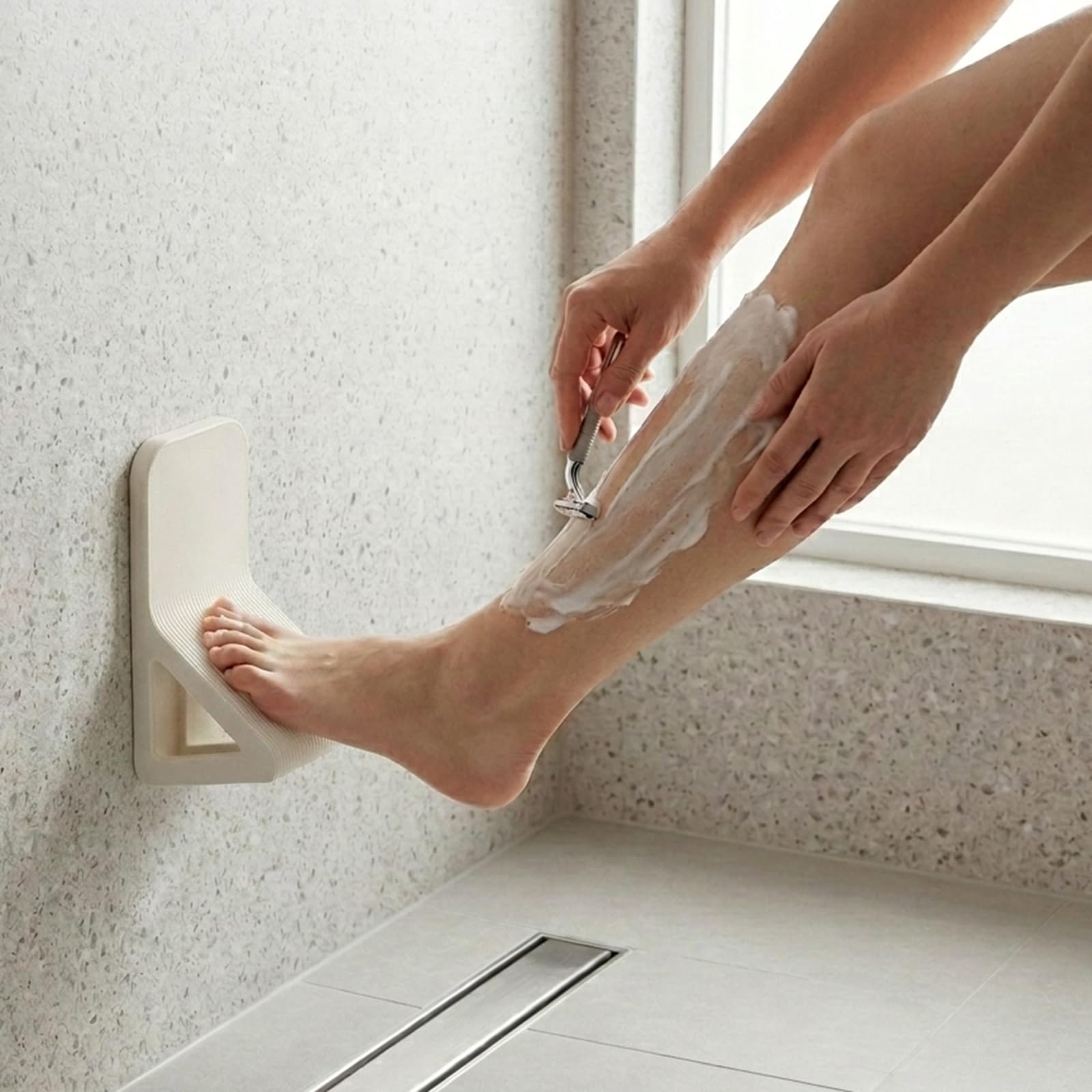 HOMVIDA front view mounted on tile showing stable support and safe shaving