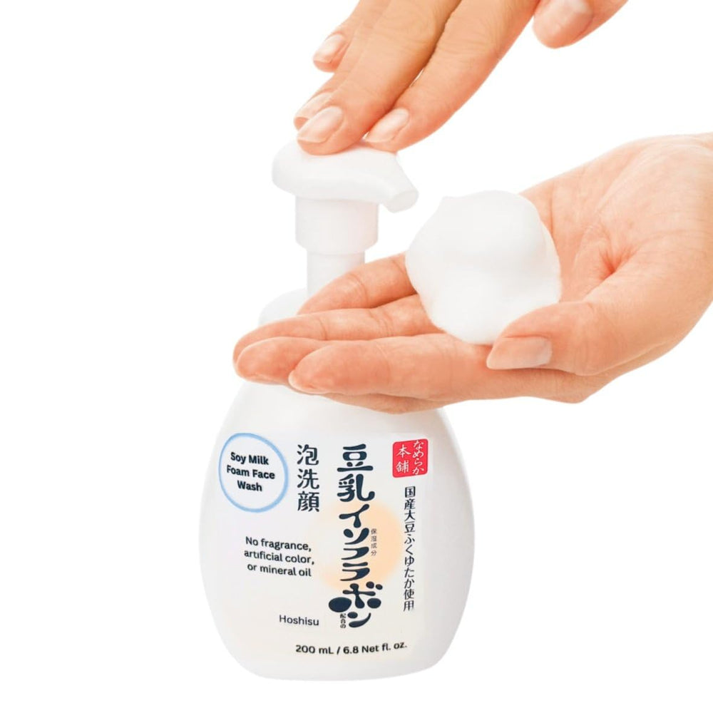 Hoshisu pump showing airy foam texture for gentle cleansing