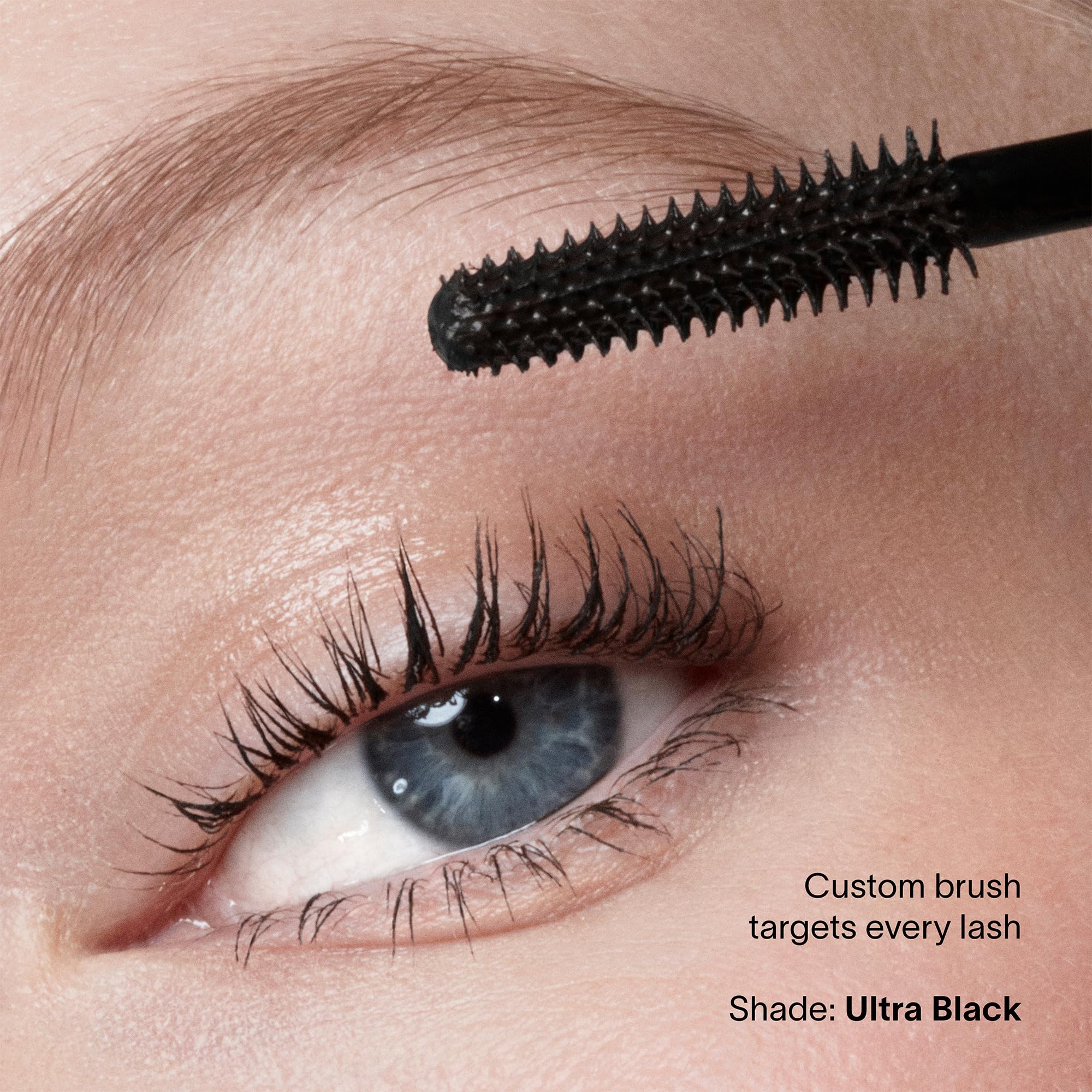 Hourglass application on model showing fanned-out lashes benefit