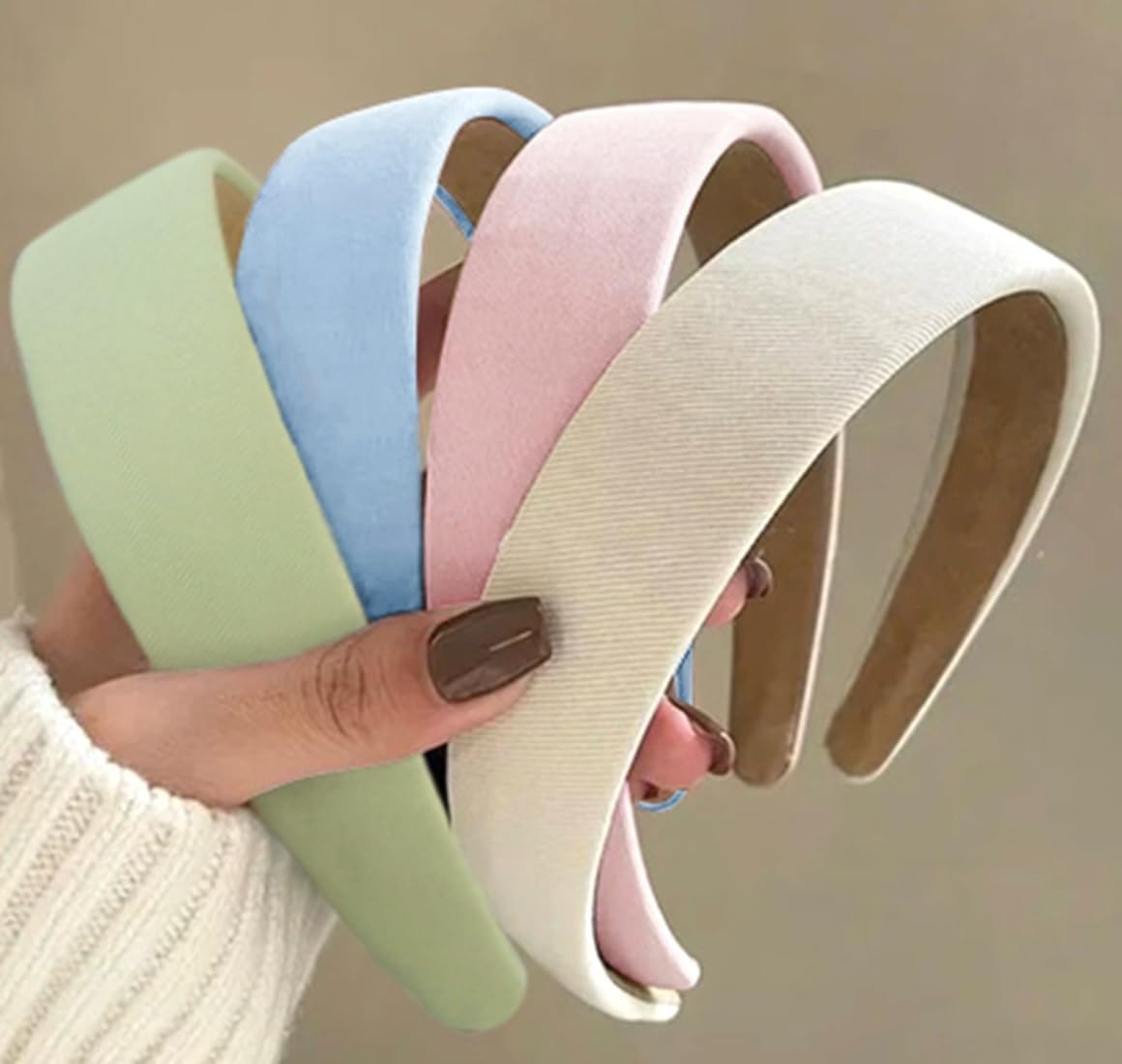 Huachi front packaging showing four headbands and clear product view for styling