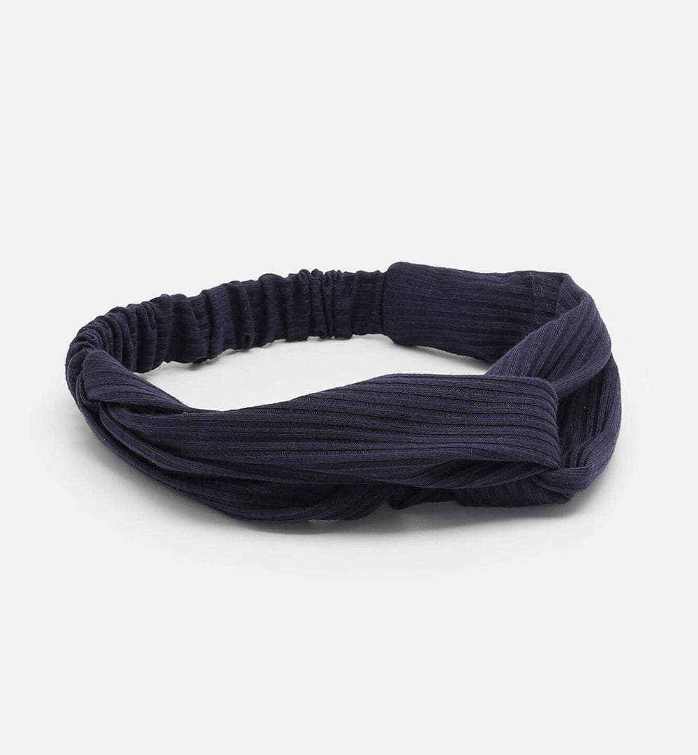 Huachi knotted center close-up showing neat knot detail and vintage style
