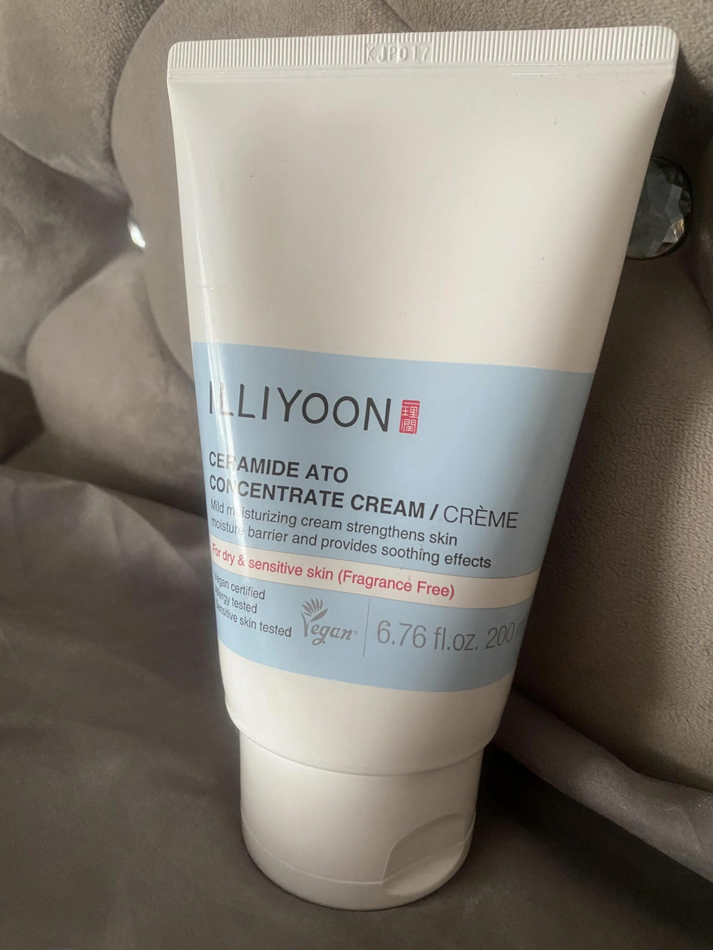 Illiyoon before and after skin smoothness comparison showing reduced dryness and flakiness