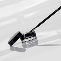 Inglot gel on brush demonstrating easy pickup for precise lines
