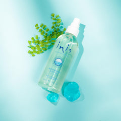 Inis oil texture close-up showing lightweight, fast-absorbing finish