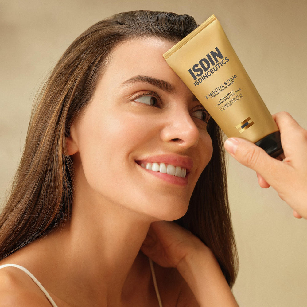 ISDIN gel being dispensed to show smooth application and portion control