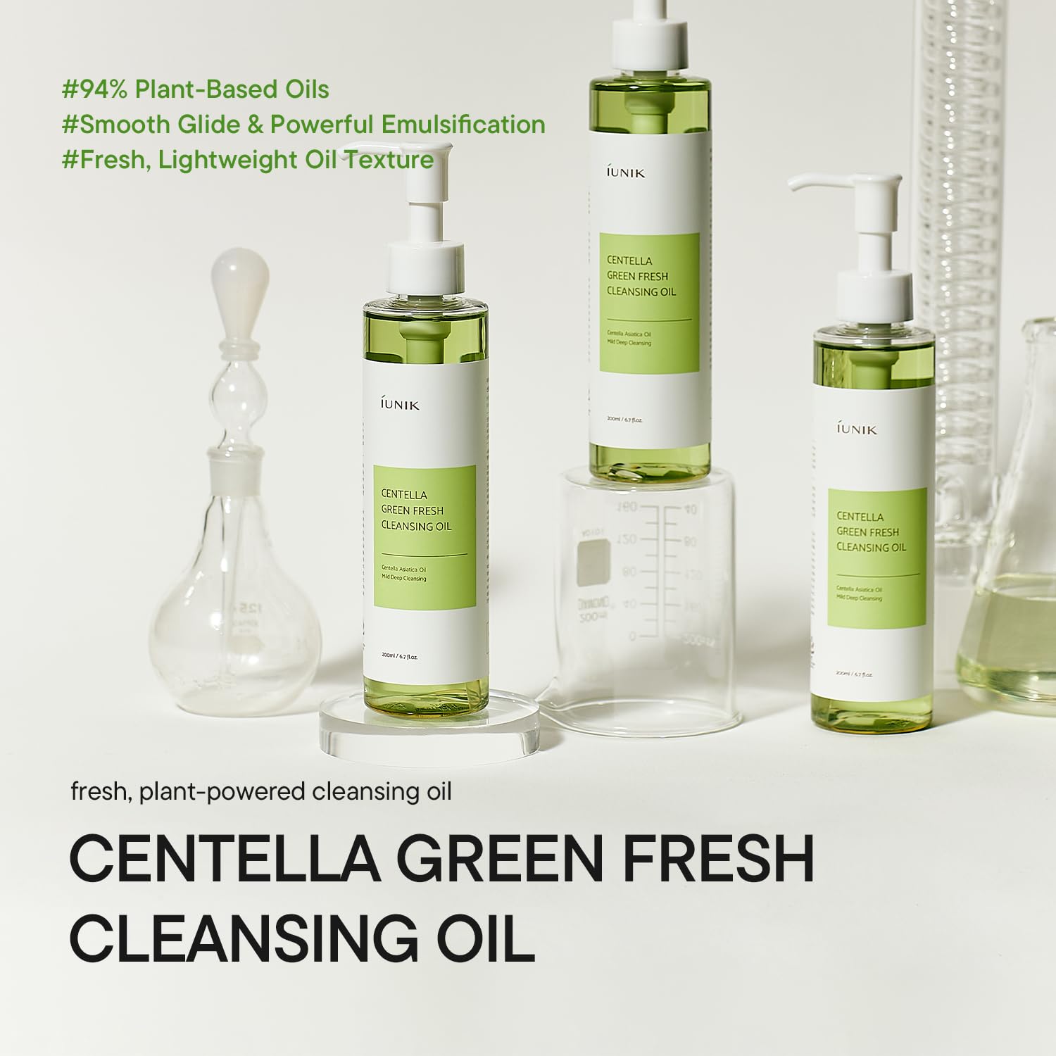 IUNIK Centella cleansing oil pouring texture demonstrating quick makeup dissolution