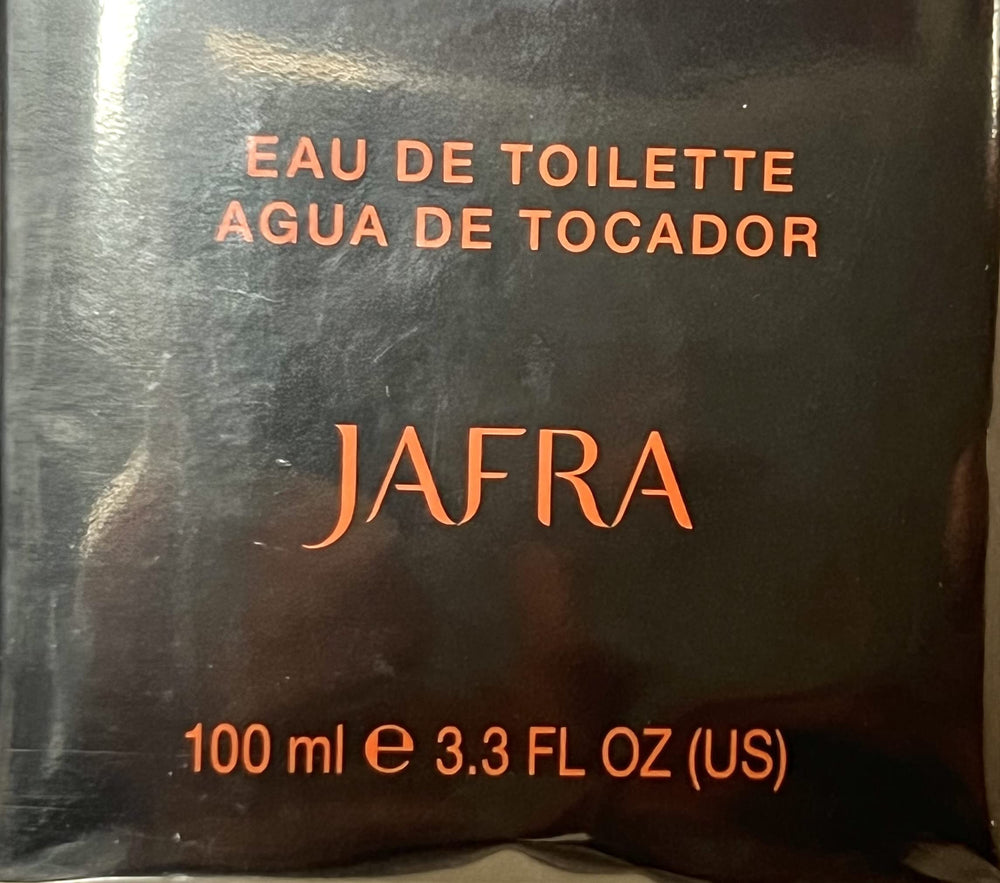 JAFRA Legend spray in use on wrist demonstrating application and wearable aroma