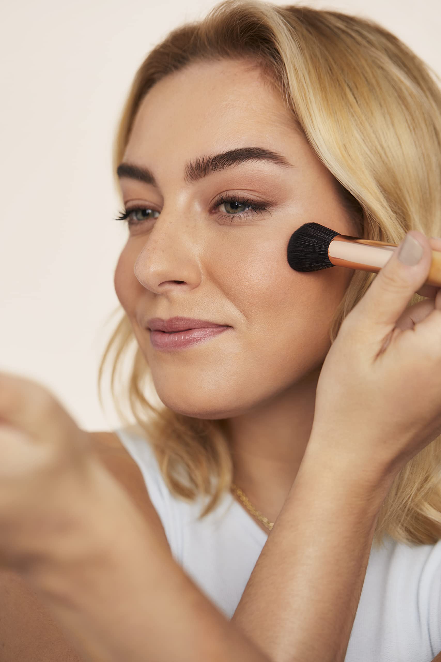 jane iredale swatch on skin demonstrating buildable natural color