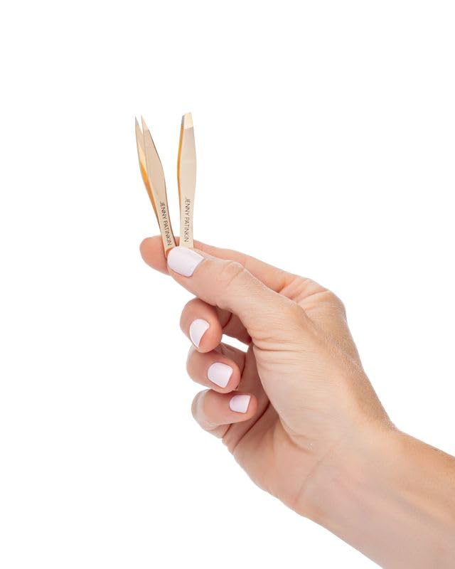 Jenny Patinkin tweezers inside a travel bag showing on-the-go protection