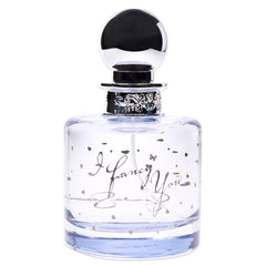 Jessica Simpson bottle close-up highlights glass design and lasting presentation