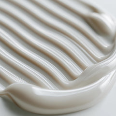 Kareol shampoo texture creamy foam illustrating gentle, hydrating lather