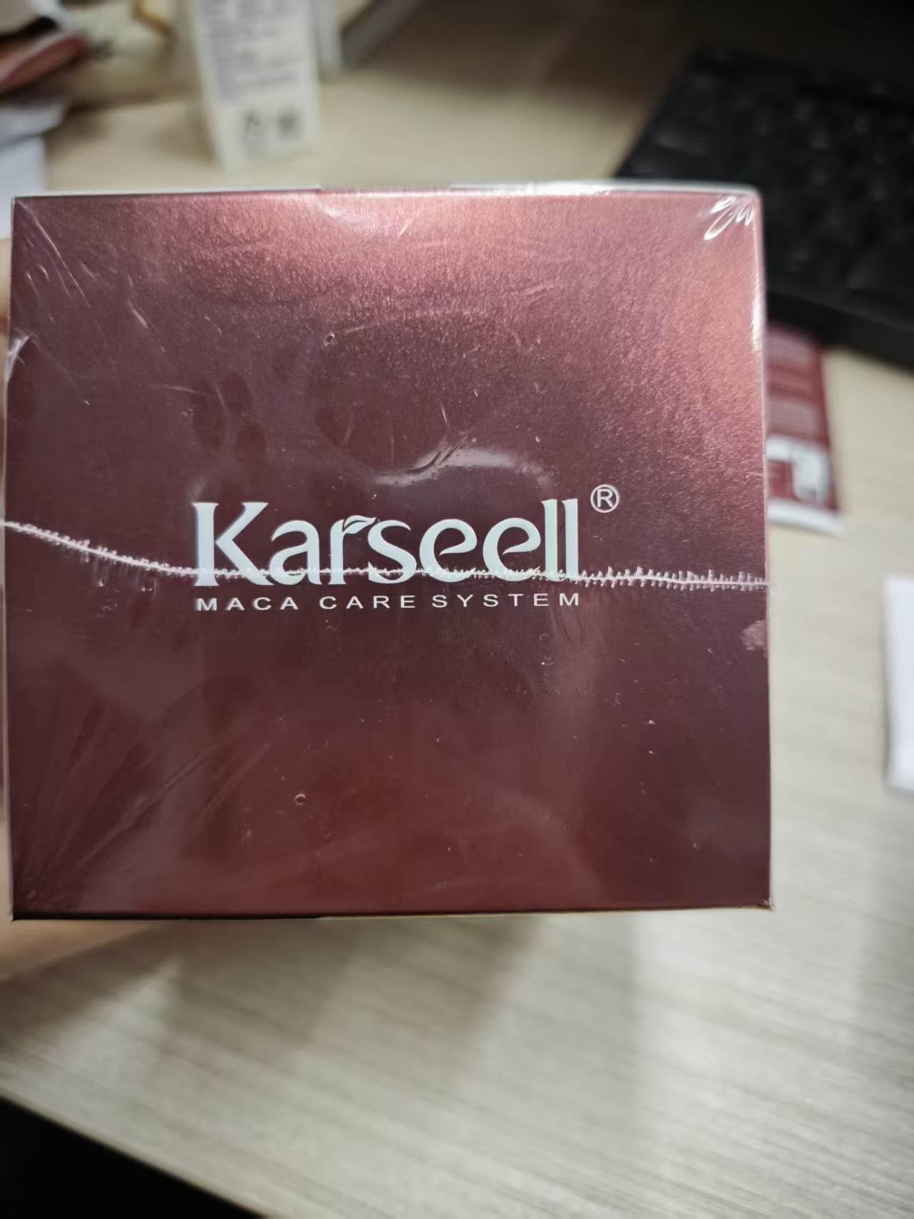 Karseell texture on hair strand close-up showing smoother cuticle