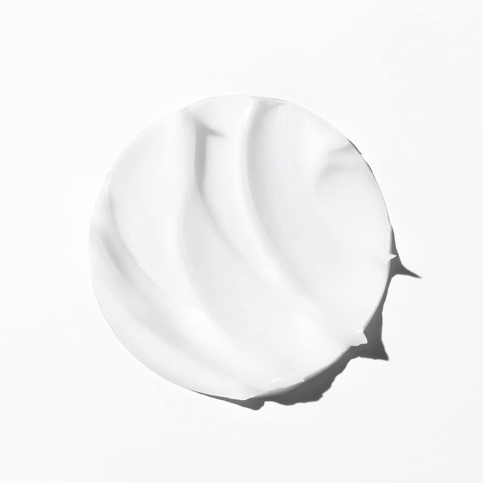 KÉRASTASE hair strand close-up showing smoother polished fiber