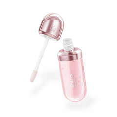 Kiko Milano lip oil applied on lips adding luminous shine and hydrated look