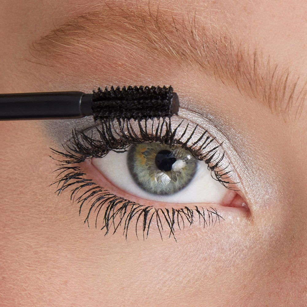 KIKO Milano before and after lashes comparison demonstrating visible volume boost