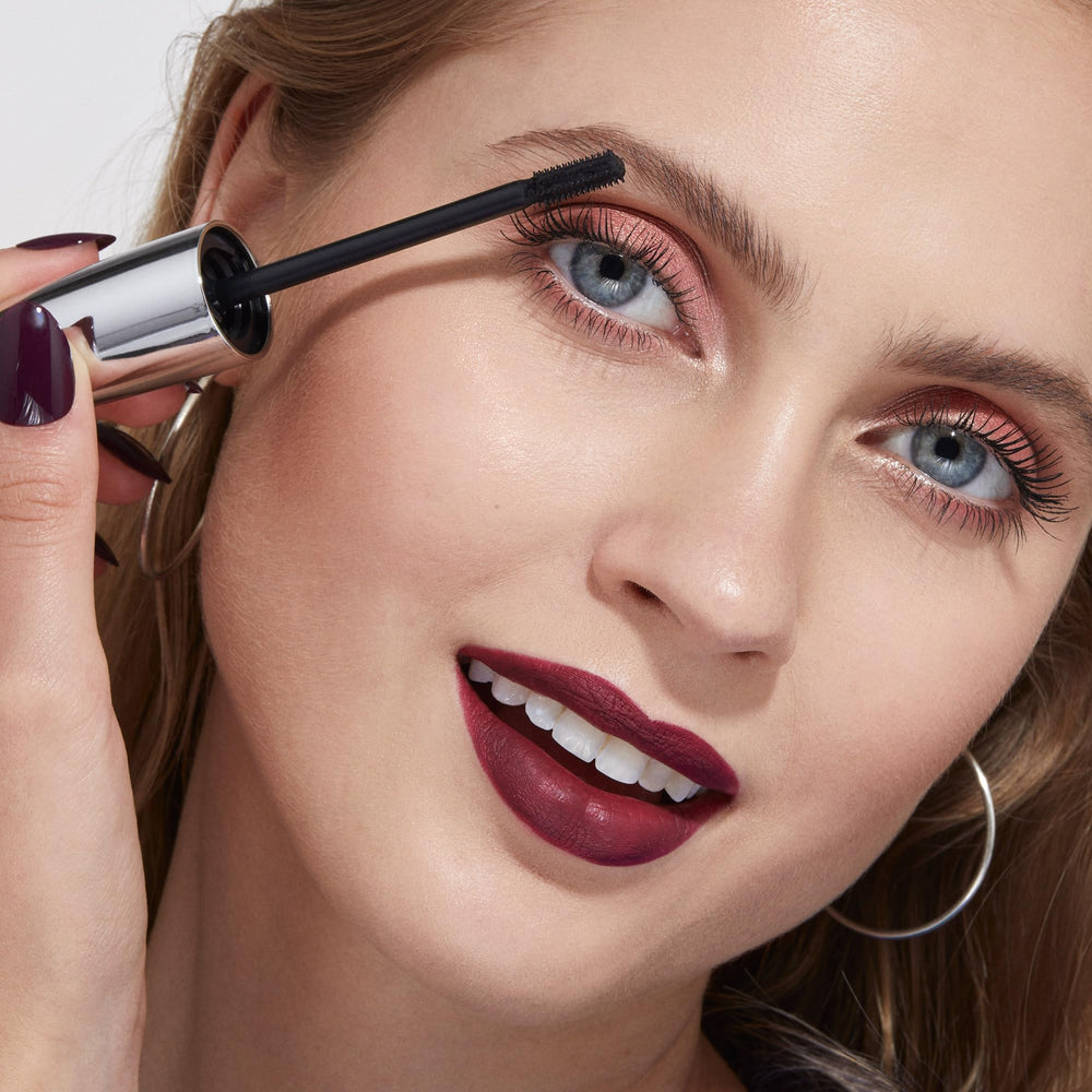KIKO Milano lifestyle eye closeup illustrating dramatic volume and defined lashes