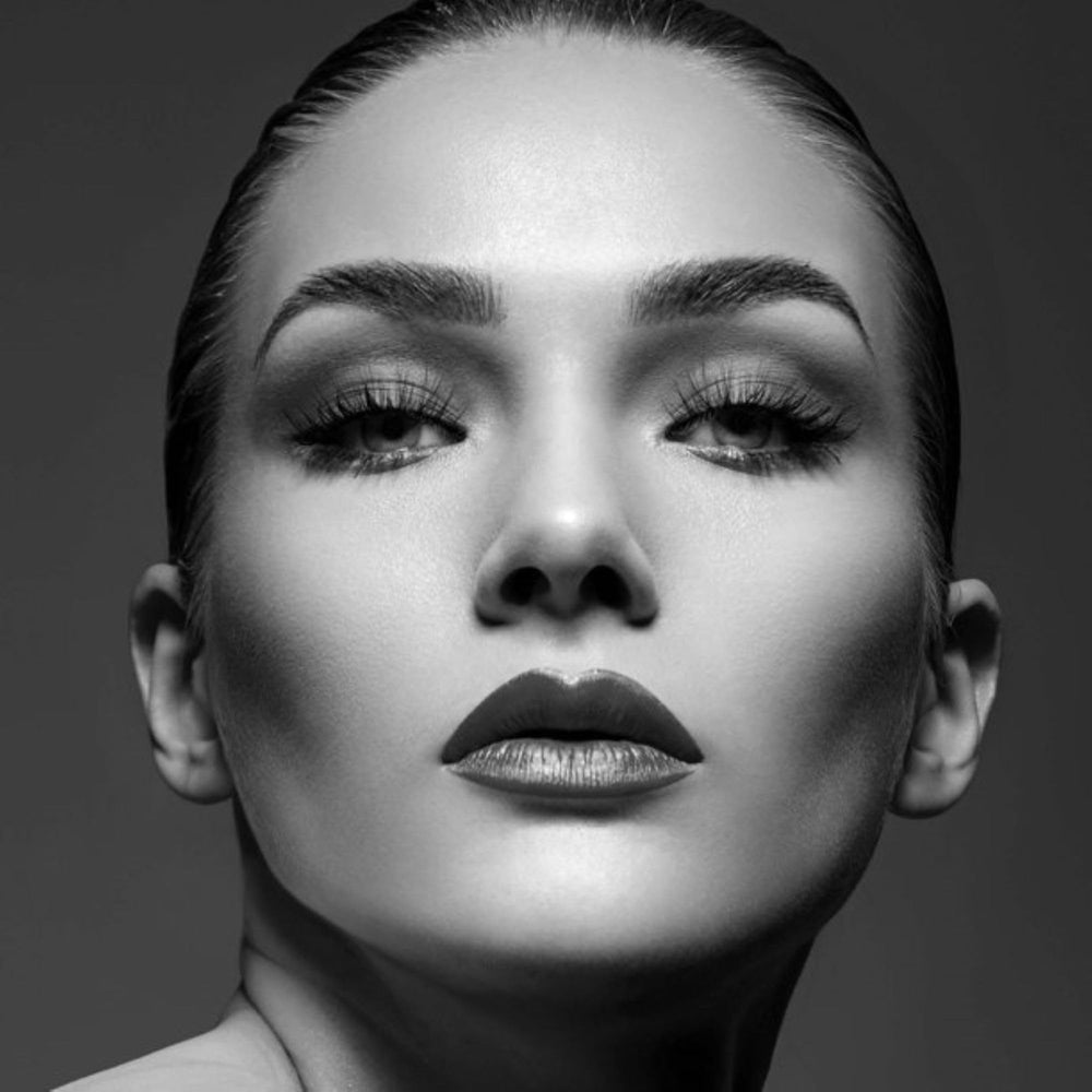 KISS lashes next to palette showing size and styling versatility