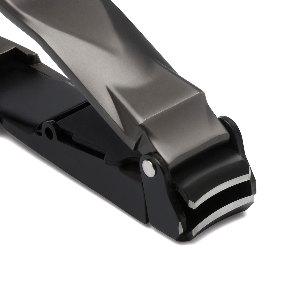 KLIPP close-up of razor-sharp cutting edge, precise trimming benefit