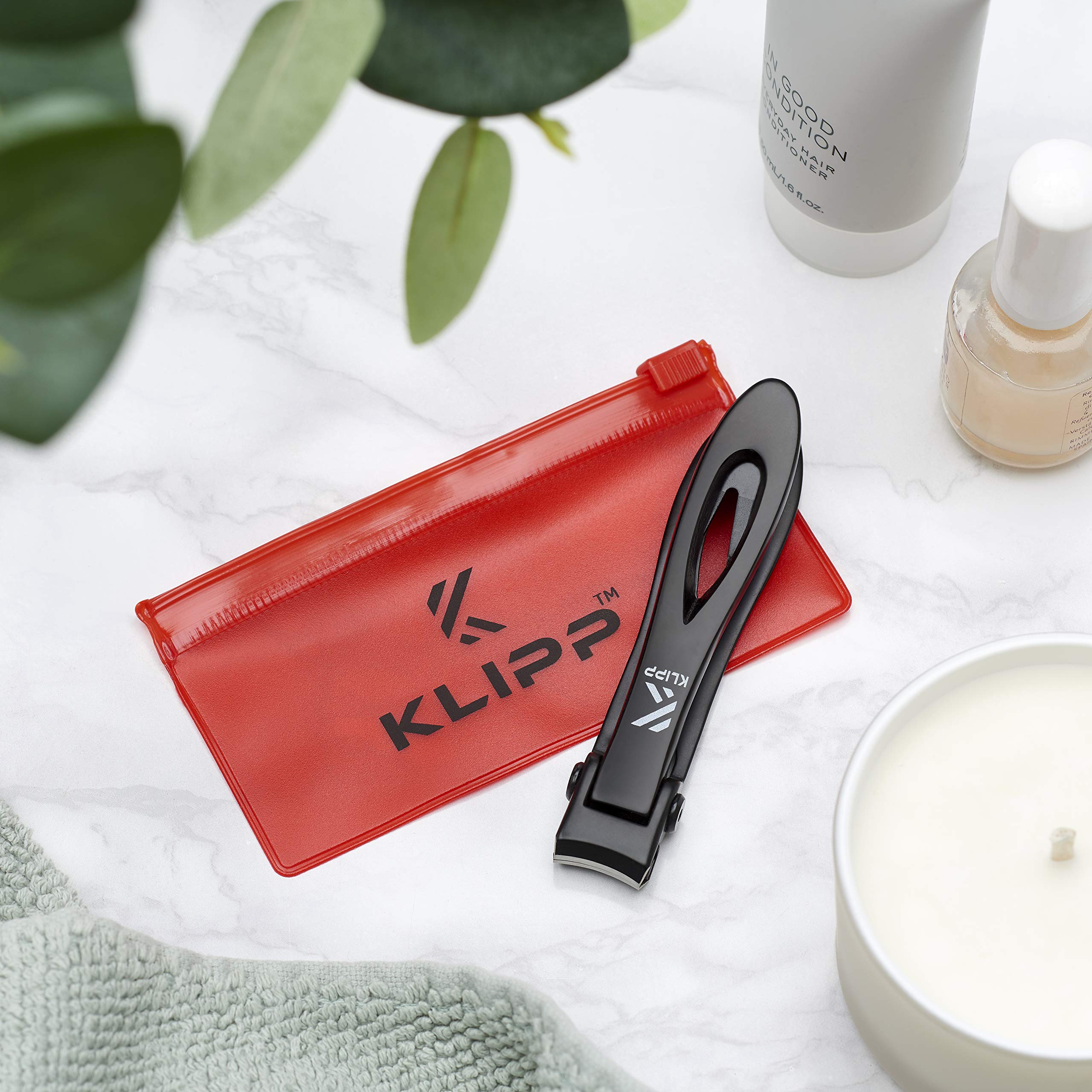 KLIPP cutting example showing wide 15mm jaw slicing thick toenail with control benefit