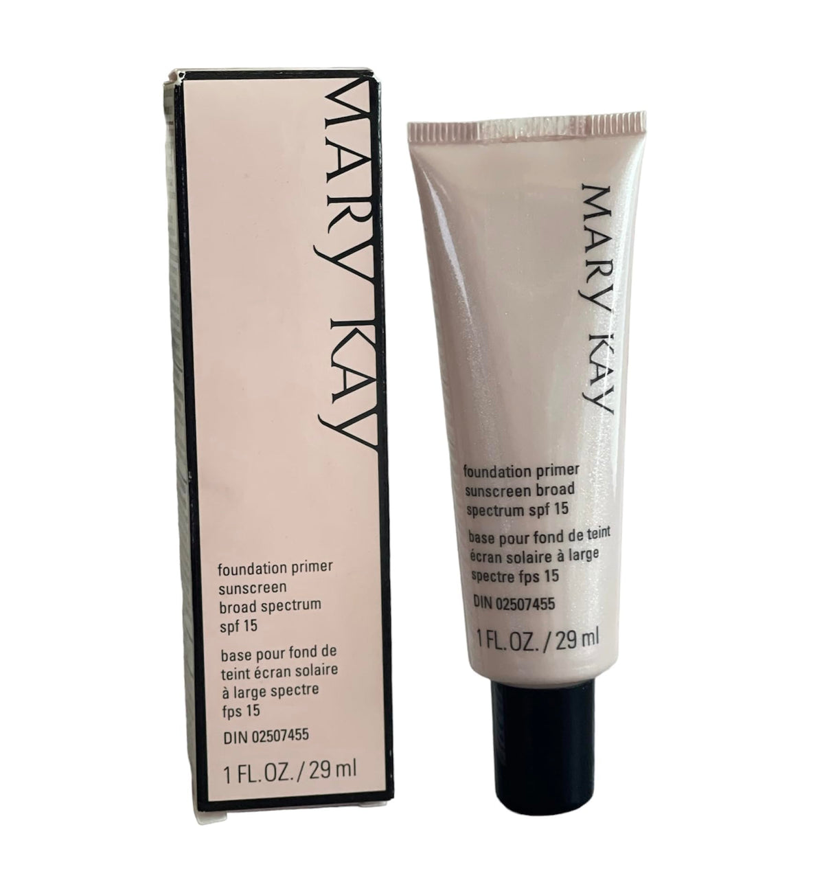 La La Crown primer front packaging showing SPF 15 and smooth-finish benefit