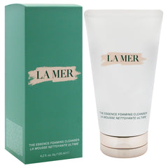 La Mer foam texture close-up highlighting rich cushiony lather for gentle cleansing