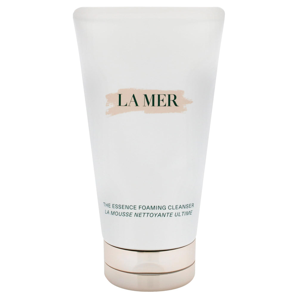 La Mer pump close-up demonstrating easy dispensing and controlled product use