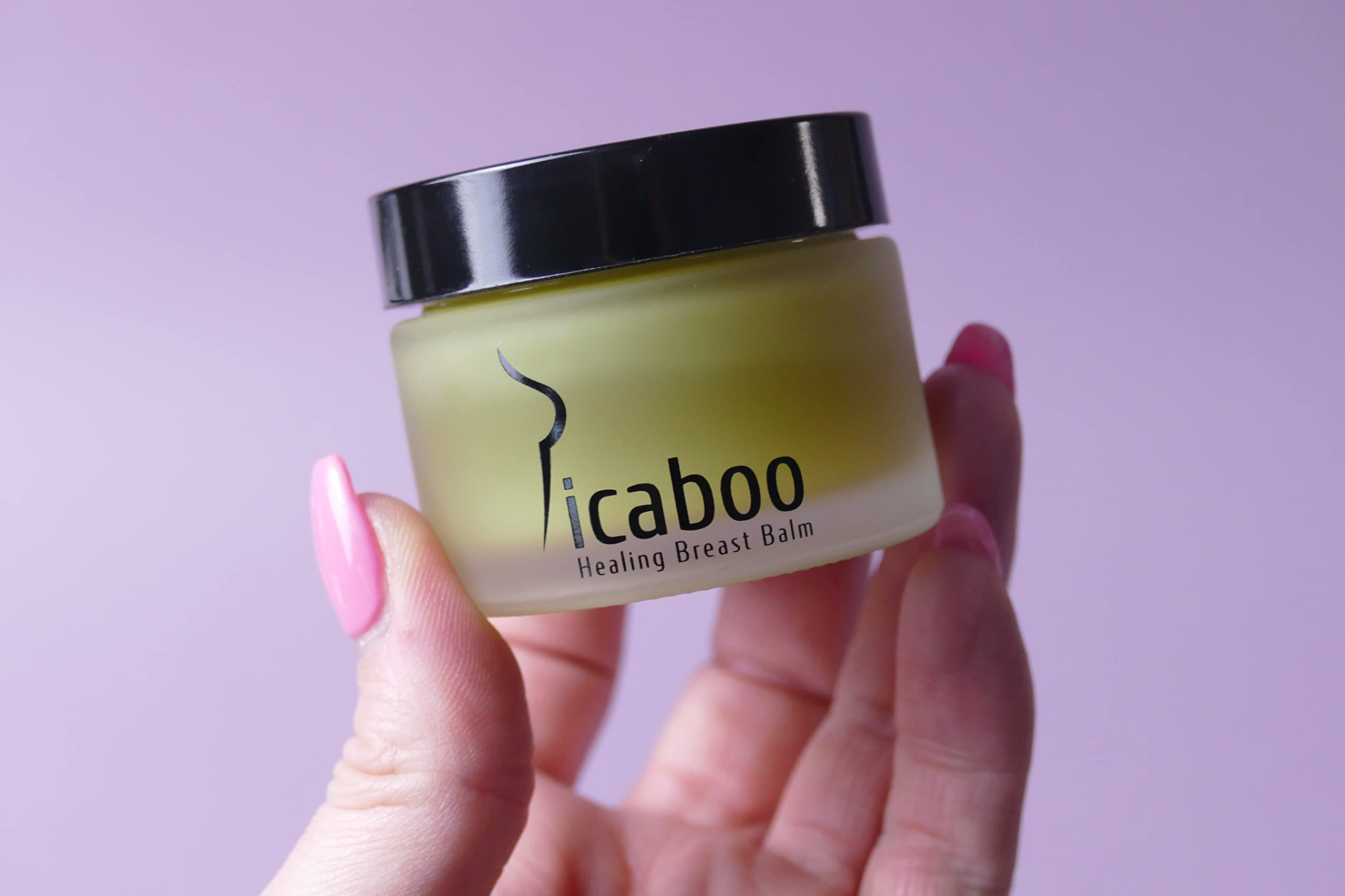 La Parea Wellness Picaboo in travel pouch styled for gym bag convenience and on-the-go touch-ups