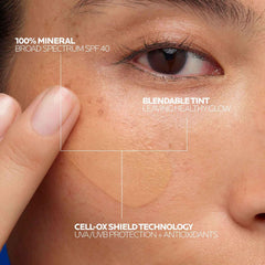 La Roche-Posay close-up of creamy texture demonstrating smooth blendability