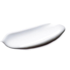 La Roche-Posay creamy-gel texture close-up illustrating fast-absorbing matte finish
