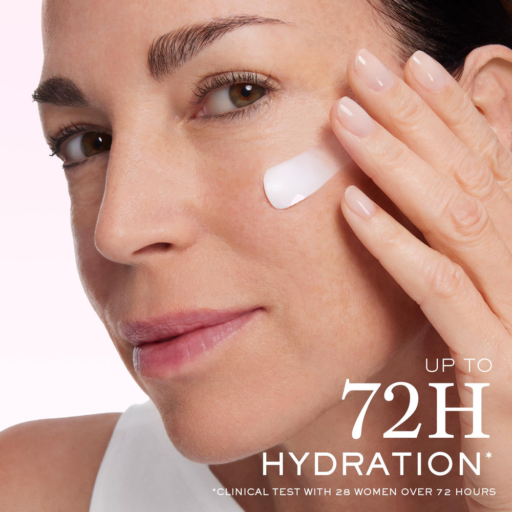 Lancôme Clarifique foam dispensed in hand showing controlled application and gentle cleanse