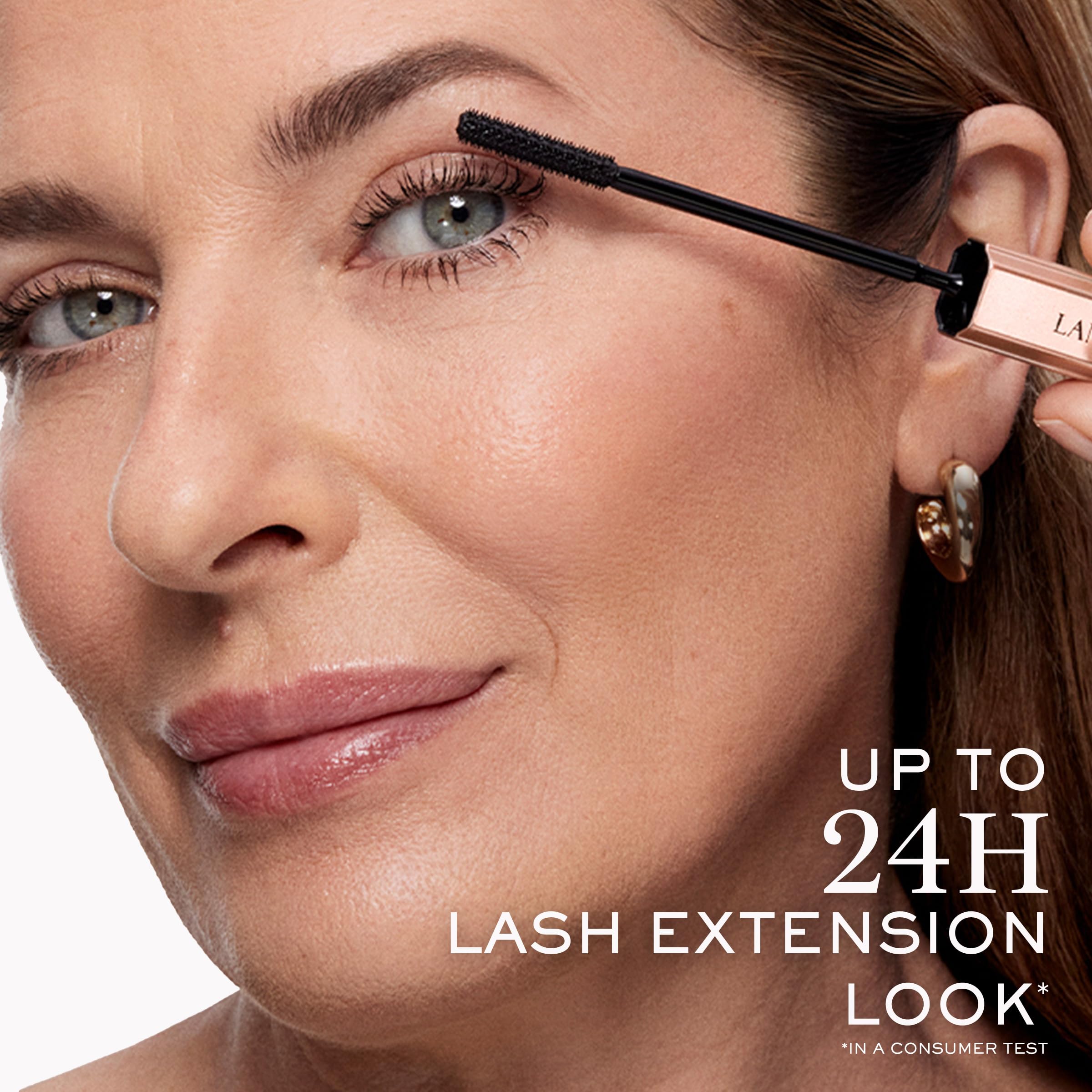 Lancôme lashes being coated in use highlighting fluttery, weightless finish